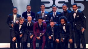 Daniel Alves melhor lateral em 2017