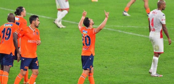 Giuiano marca seu primeiro gol pelo Basaksehir